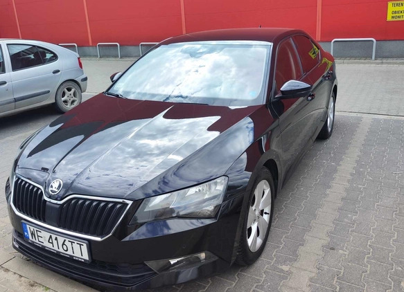 Skoda Superb cena 61900 przebieg: 299000, rok produkcji 2018 z Warszawa małe 301